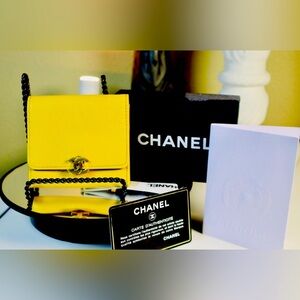 “Host Pick” Classic CHANEL Coin and Card Holder Wallet W/COA